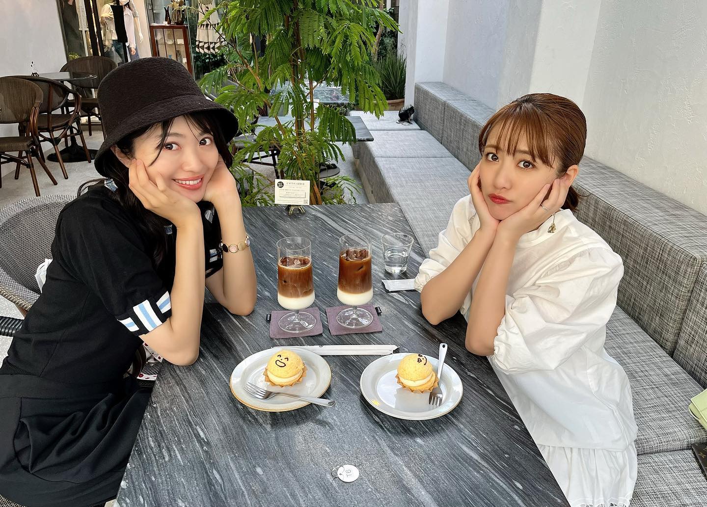 元AKBコンビ😍高橋みなみ＆北原里英の“映えカフェ”2Sに反響！