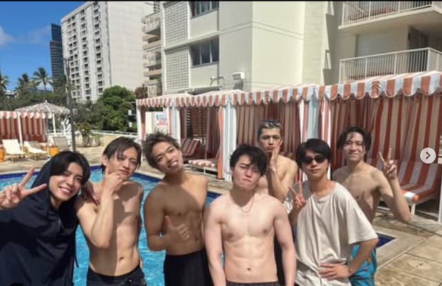 timelesz・原嘉孝がメンバーらとハワイでのオフショットを公開！