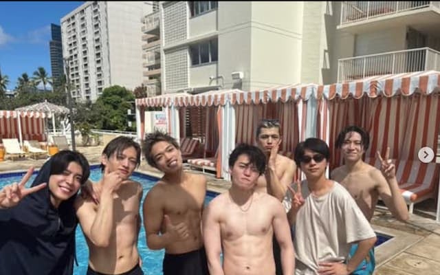 timelesz・原嘉孝がメンバーらとハワイでのオフショットを公開！