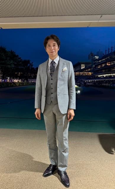 佐々木蔵之介が天皇賞のプレゼンターを務める！ドウデュース&武豊を祝福