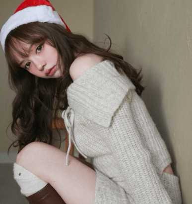 女子がなりたい顔とNo.1クラスの美女、男子も激惚れの”超・個性派ニットショット”を公開！ファン桃源郷へ