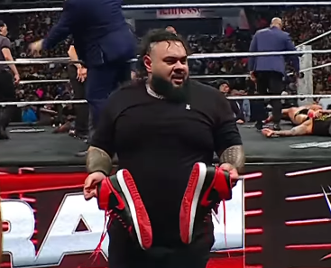 衝撃展開！WWEで“靴泥棒”現る？会場騒然の瞬間が話題に