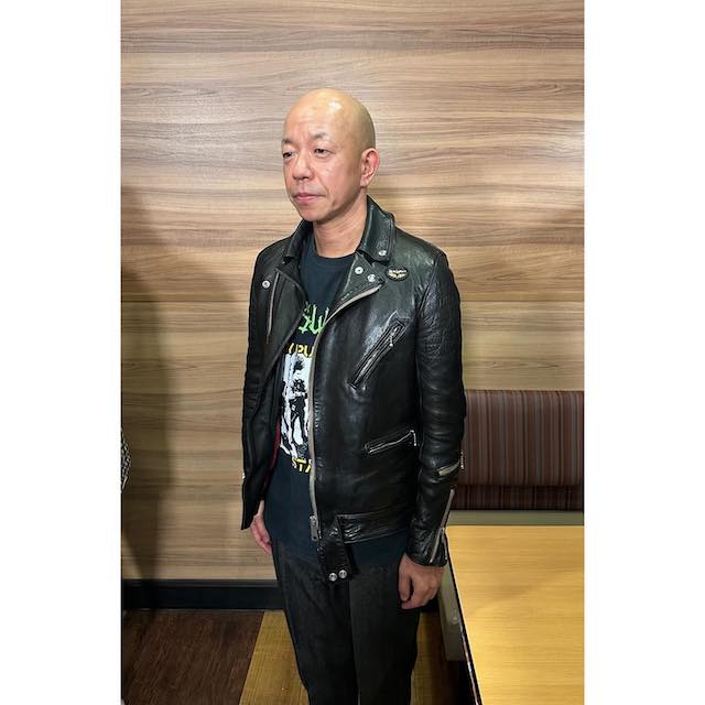 小峠英二が自賛「今日の小峠は小峠らしい小峠。」自身満点の立ち姿を披露