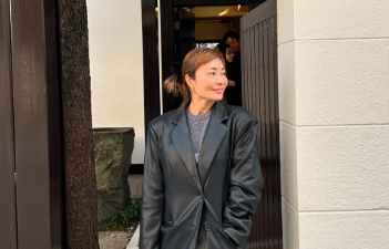 新山千春、リノベ個人宅で過ごす素敵なクリスマス・佇まいとミニスカートが話題に！！