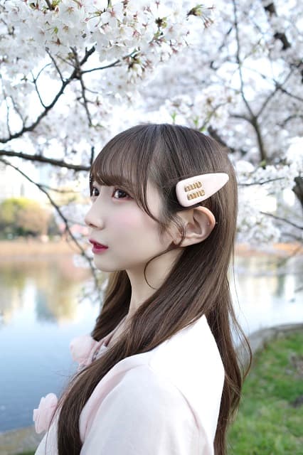 「とても映えです」≠ME 谷崎早耶が披露した桜×甘めコーデショットをファン大絶賛！