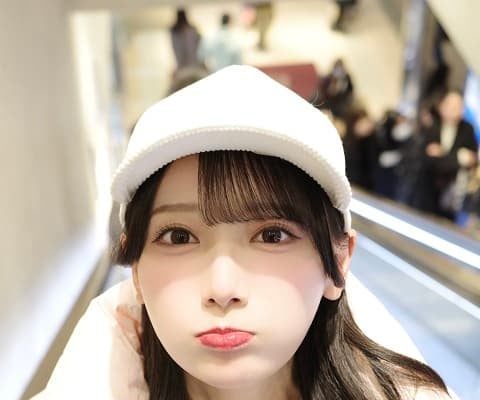 「もちろん大好き」≠ME 鈴木瞳美の茶目っ気”舌出し”ショットにファンから好きの嵐！