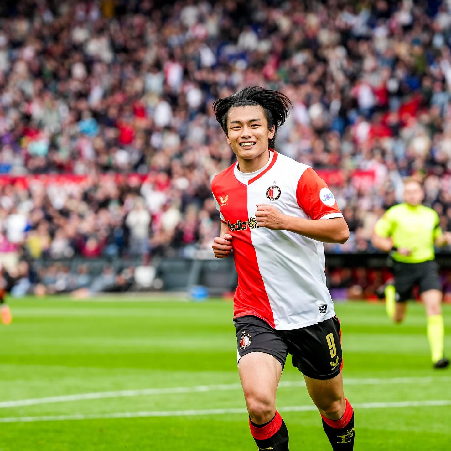 笑顔がまぶしすぎる！上田綺世の爆イケゴールショットにファン歓喜「ナイスゴール！」