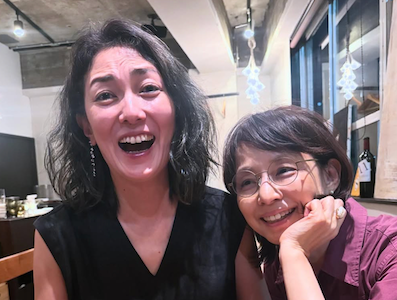 「待ってました！」ファンも認める仲の良さ、板谷由夏と仲良しのあの女優との楽しい夜の一コマ