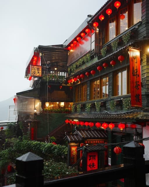 足立佳奈、九份へ観光「いつか行ってみたいと言っていた場所」