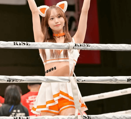 「何なんだこの可愛さは…」注目のラウンドガール、猫耳姿のリングショットにファンノックアウト！