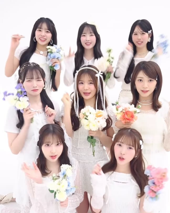 清楚な衣装で「適当に生きるな！」CUTIE STREET、まつ毛美容液アンバサダー衣装でパフォーマンス