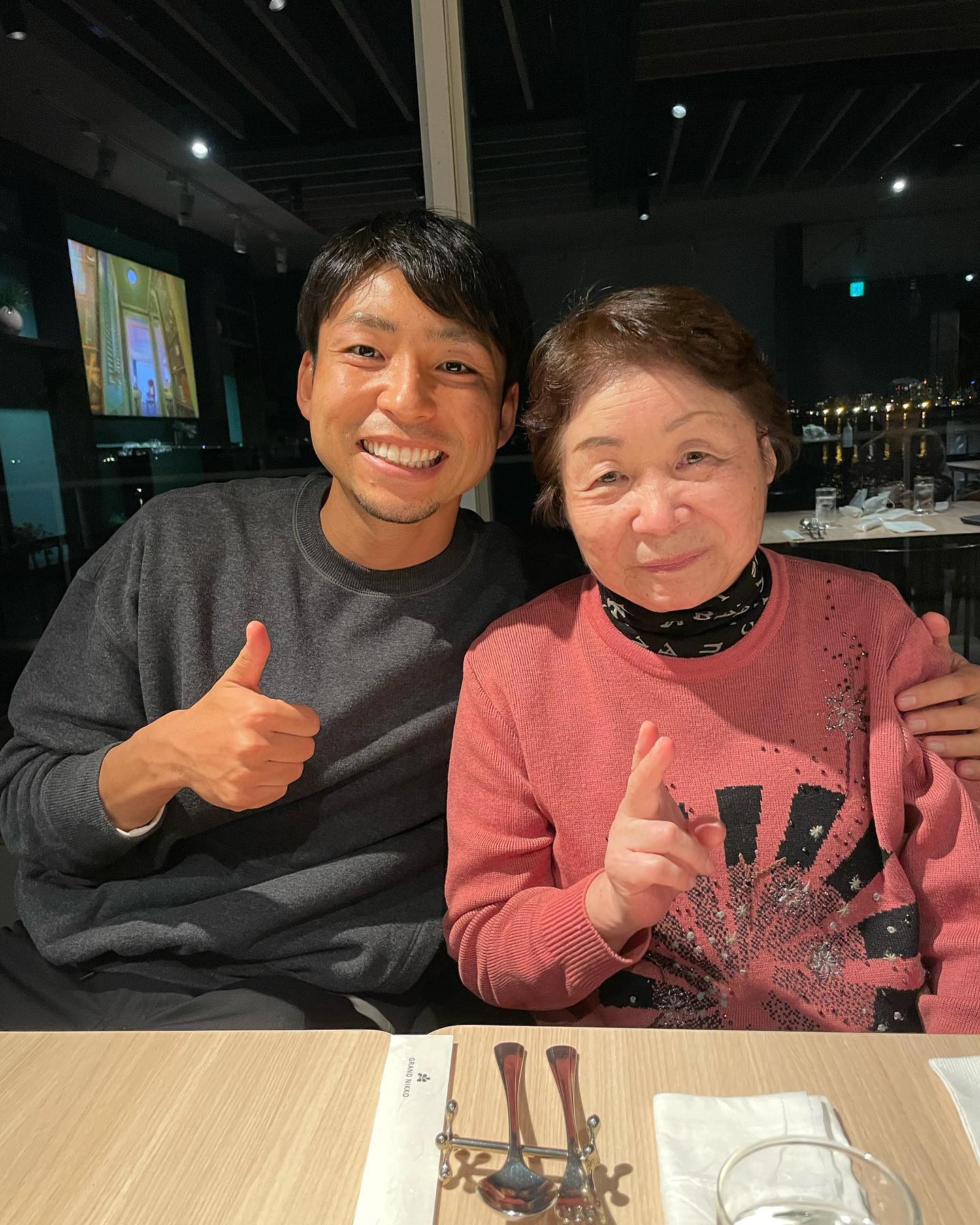 小林悠 祖母との激似2Sが大反響「今年もたくさんゴールを決めておばあちゃんを喜ばせてあげたいです👵😁👍」