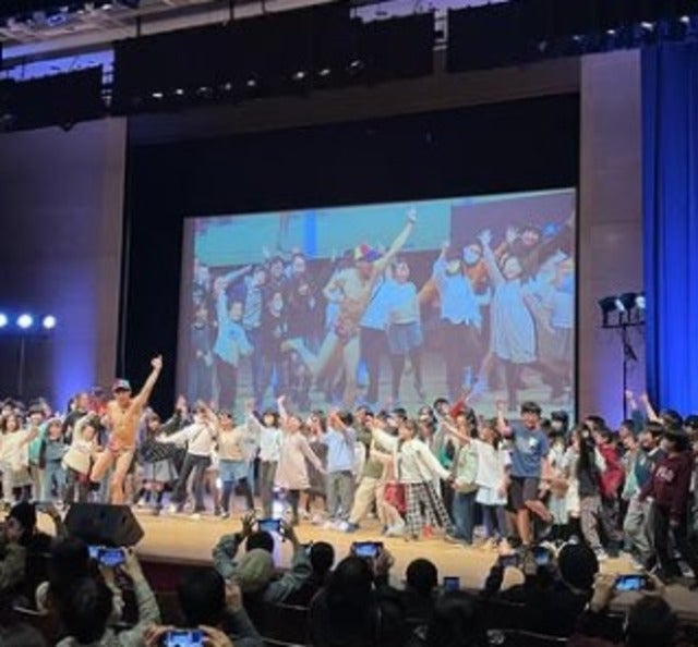 小島よしおが「AERA with Kids フェスタ2025」で学習のお悩み相談！