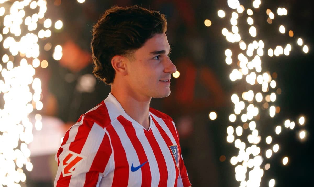 フリアン・アルバレス、アトレティコでの存在感を示す華やかな登場シーン