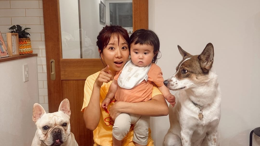 「ハッピーバースデー自分‼」Ayaが38歳に…ボサボサでも笑顔で迎えた“リアルな日常”