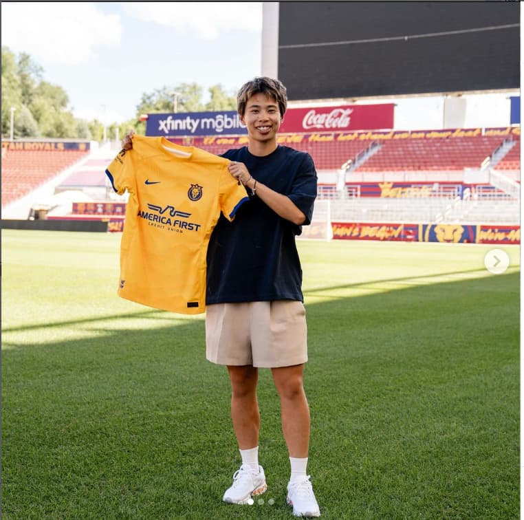 田中美南　ユニホームを手に「ユタ・ロイヤルズ」との合流を報告