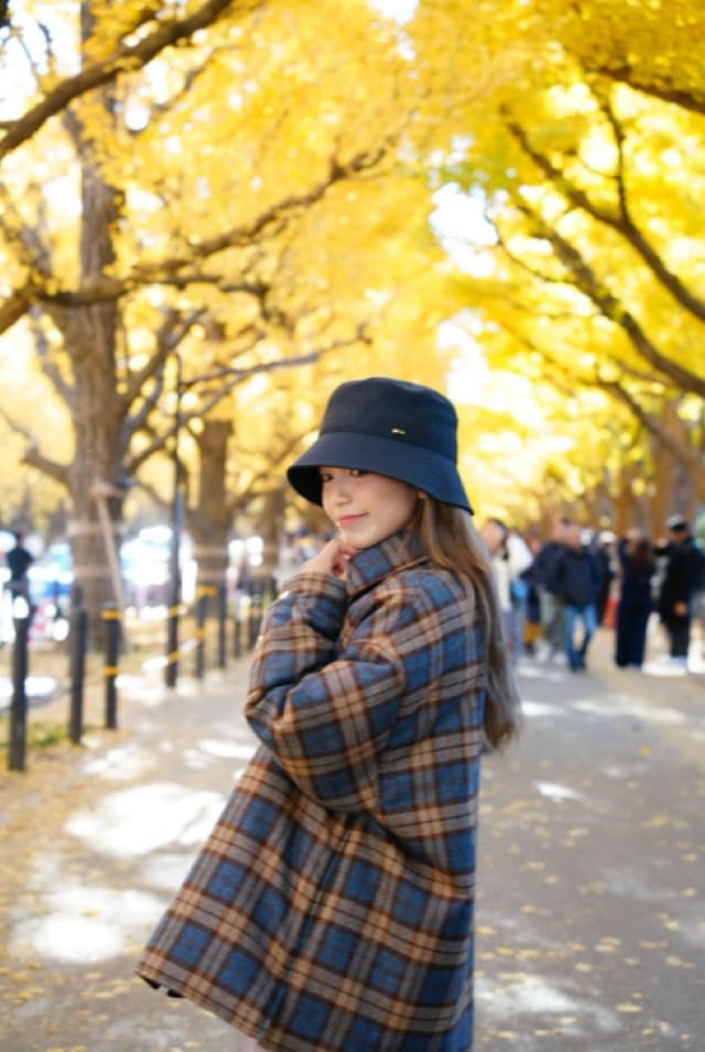 miwaが銀杏並木で最新ショットを披露「母と朝活。笑」