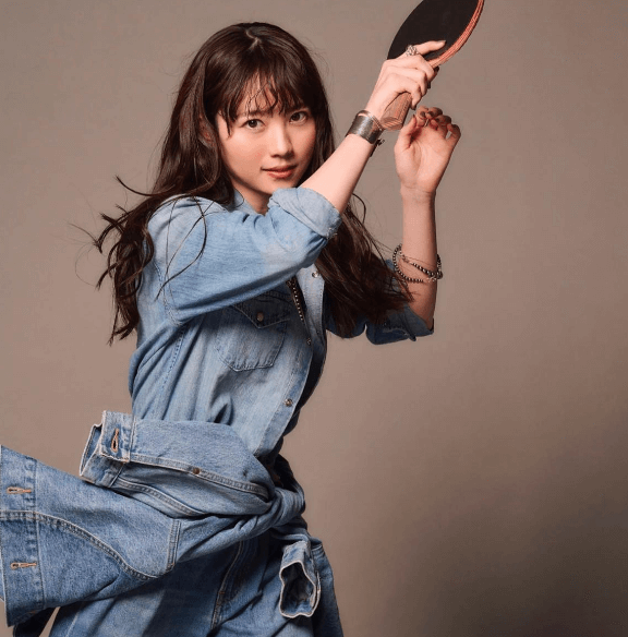 「見た目変わり過ぎ！びっくりした」美女卓球選手、雑誌掲載に歓喜！”エンジェル・スマッシュ”を披露し大反響「このお写真ヤバいっす」