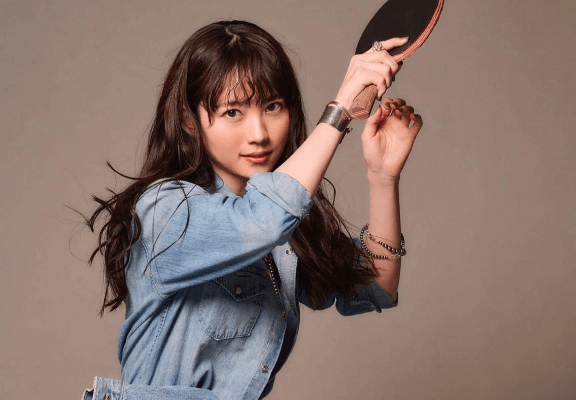 「見た目変わり過ぎ！びっくりした」美女卓球選手、雑誌掲載に歓喜！”エンジェル・スマッシュ”を披露し大反響「このお写真ヤバいっす」