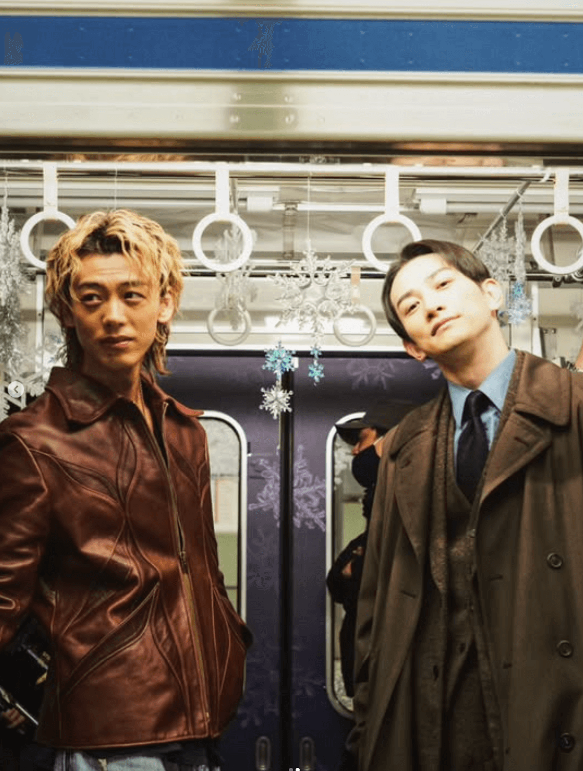 空気感が映画そのもの！人気俳優2人のオフショットに反響