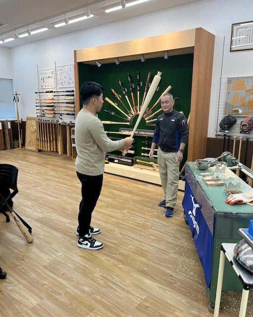 「バット大切に扱ってね😂」巨人・浅野翔吾がMIZUNOのバット工場へ！