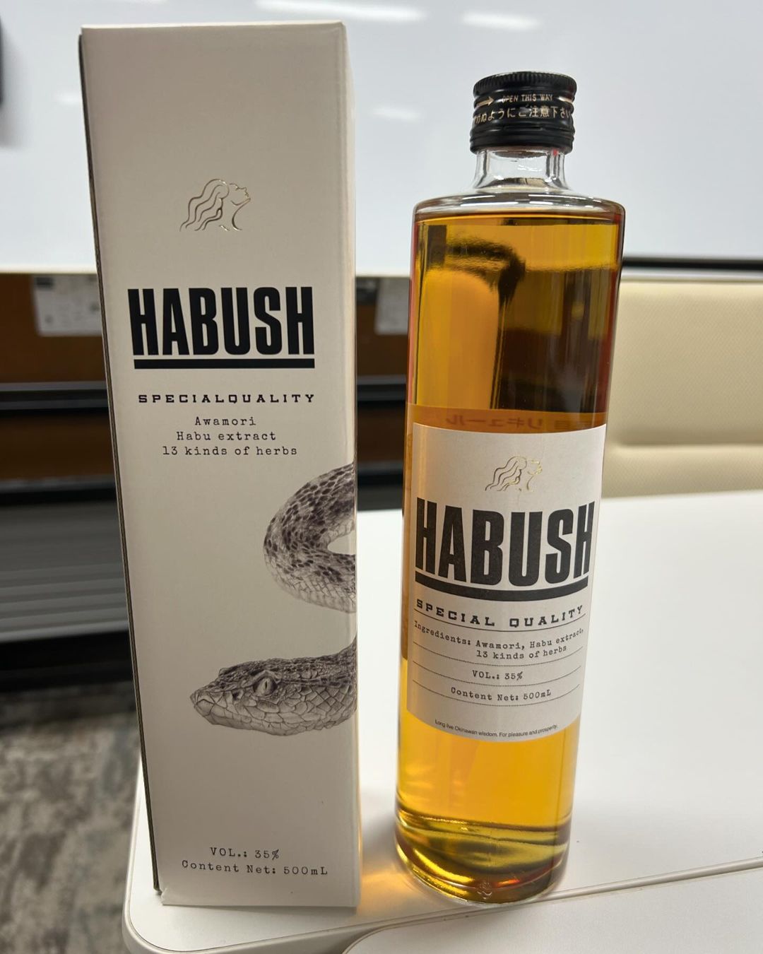 ダイアン津田 あのラッパーからハブ酒プレゼント✨「スー差し上げるんじゃないんかい😂💕」