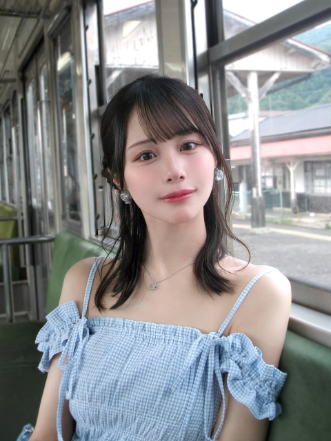 オフショルワンピで美肌チラリ！ノイミー尾木波菜、秩父長瀞満喫の