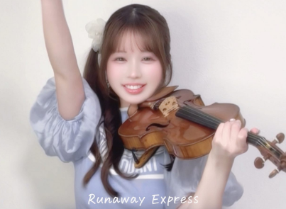 「アイドルみたいだ」美女ヴァイオリニスト、白ミニ姿で魅せる”超特急逃走中・演奏”を披露！ファンLOVE・TRAIN乗車状態