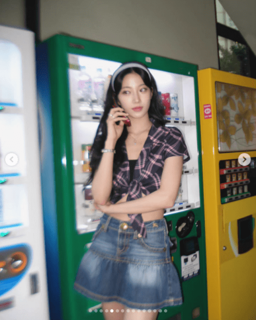 LE SSERAFIM・KAZUHA「デニムミニスカ×ヘソ出し×カチューシャ」スタイルが可愛いと話題！