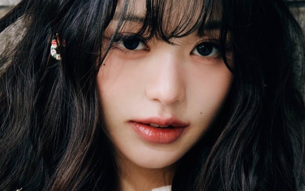 IVE・ウォニョン、ファッション誌で美貌披露　中国語での告白も...