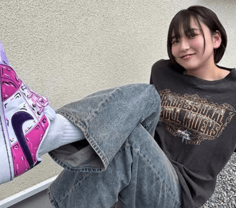 「スニーカーも顔もかわいい！」美女空手家、スニーカーをGET！乙女ショットにファン歓喜「ファッション雑誌の表紙のようなかわいさ」