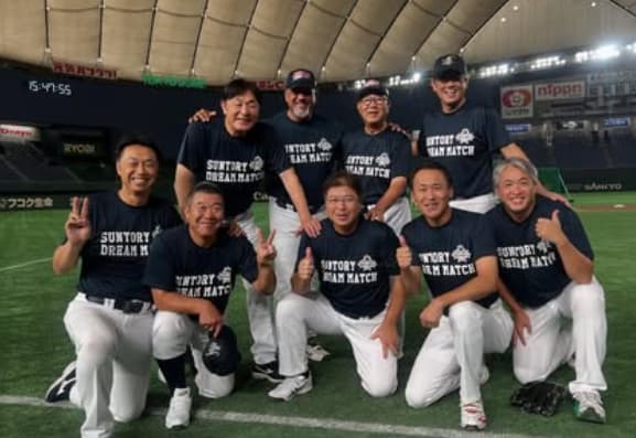 宮本慎也、サントリードリームマッチの参戦を報告！豪華レジェンドたちとの集合写真も披露！