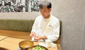 新彼氏の存在が噂される鈴木奈々　父との衝撃の年齢差を明かし反響「イケオジすぎる」