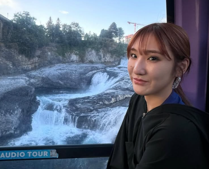 爽やか笑顔！加藤美優が米国で見せたオフショット