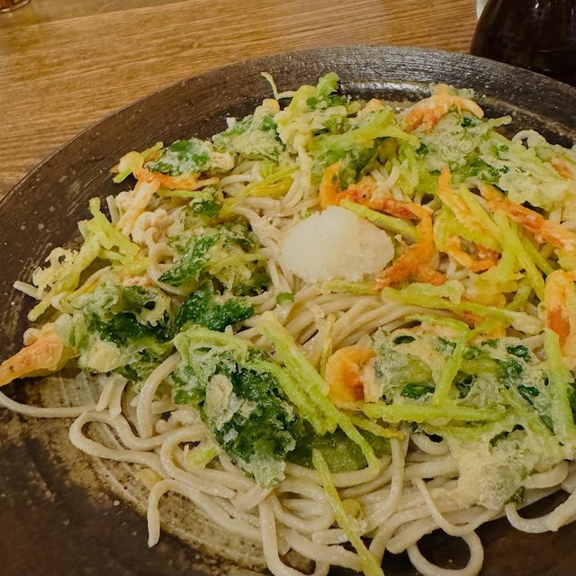 教育評論家・尾木ママ、そば料理を堪能！