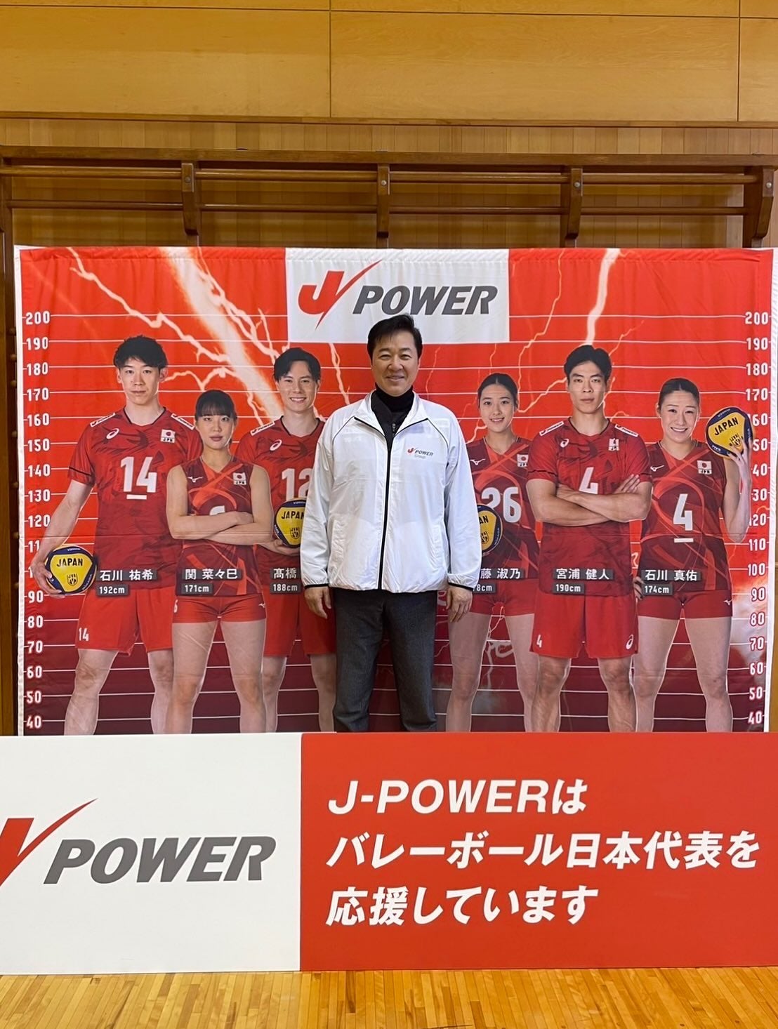 温かい時間に心和む…川合俊一、学生と“バレーボールをつなぐ授業”を実施