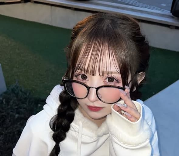 「なちさん引き出しありすぎです」CANDY TUNE・小川奈々子のメガネ姿にファン悶絶