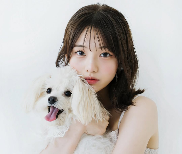 カワイイ×カワイイの暴力!?菊地姫奈、愛犬1歳誕生日の可愛すぎるツーショット投稿にファン悶絶！