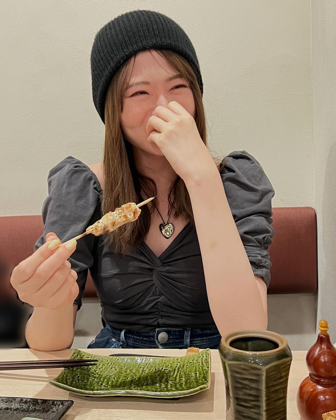 意外すぎる”あの”元アイドルが焼き鳥を頬張る姿を公開「笑顔が最強に可愛すぎる」