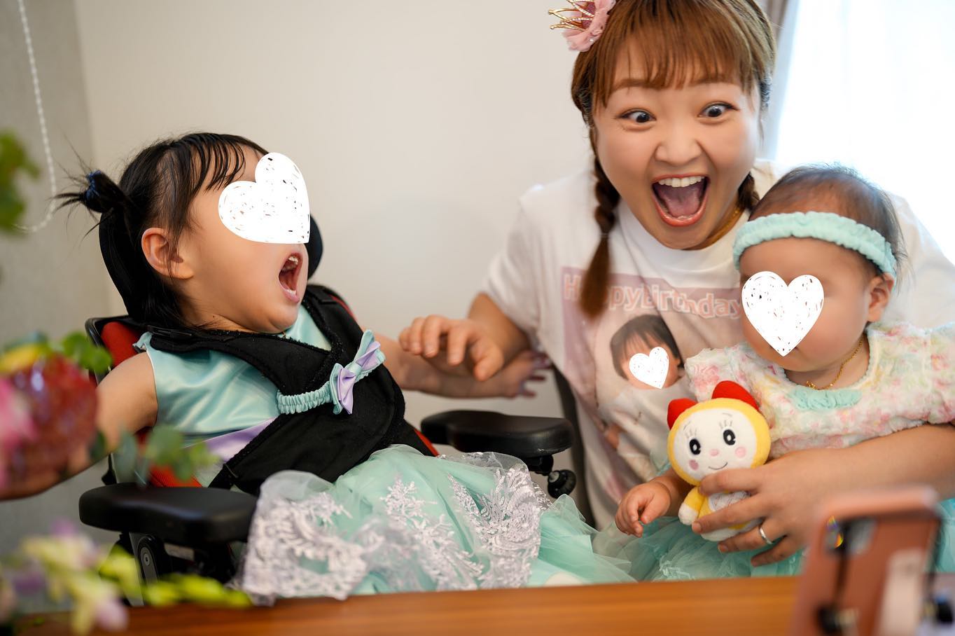 柳原可奈子が長女&次女の誕生会を公開🥳ファンからは「素敵な素敵なご家族です💓」