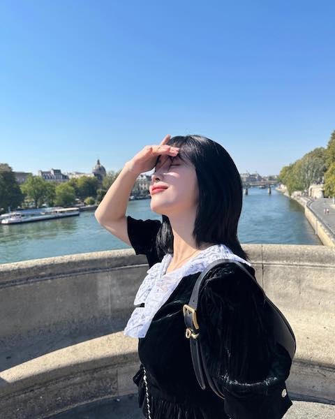 TWICEモモ パリでのオフショット公開🇫🇷📸クールな雰囲気で美しすぎる😭😭😭