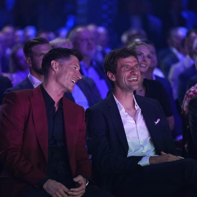 レヴァンドフスキが自身の誕生日🎂にブンデスリーガの60周年の記念イベントに出席❗️ かつての相棒ミュラーとのツーショットも📸