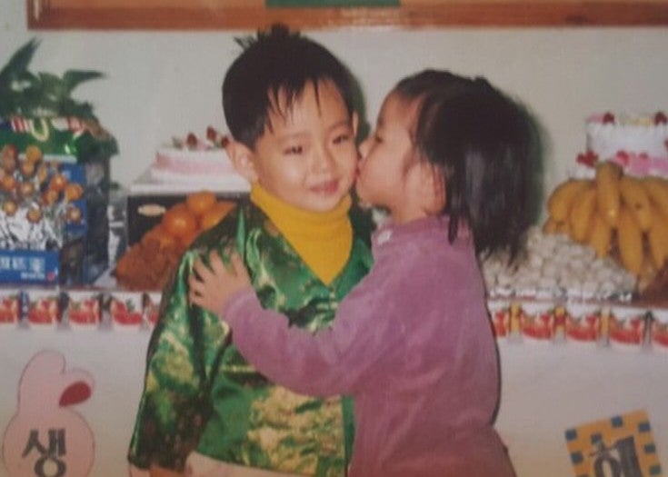 BTSのテテ、幼少期から直近までの思い出ショットを大量公開！「小さい頃から既にイケメン」とファン大興奮！