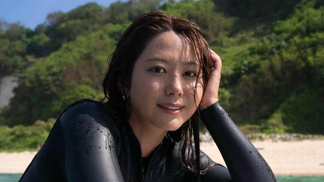 プロボディボーダー白波瀬海来、陽に照らされる静寂の水辺