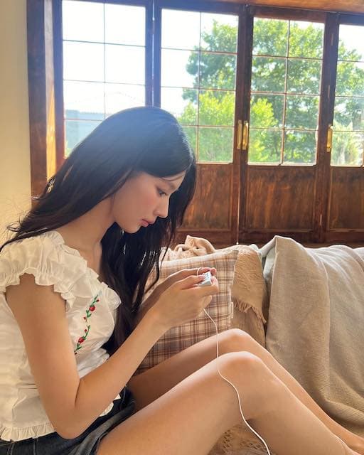 韓国の人気アイドルが可愛すぎる横顔ショット披露