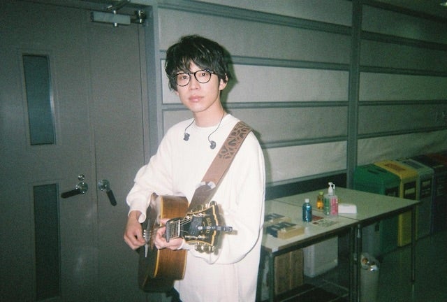 川崎鷹也の不意の1枚が可愛いと話題に💘「きょとんってしてて可愛ええ♡」