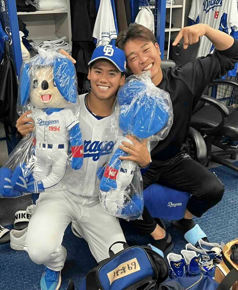中日ドラゴンズ、松木幸平のプロ初勝利を祝福