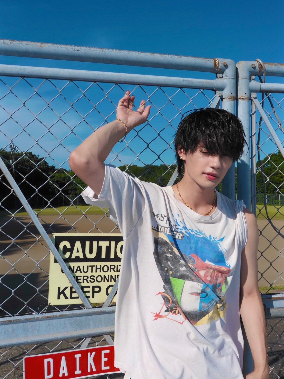 この雰囲気はずるい…佐野勇斗、夏の空気をまとった一枚が話題