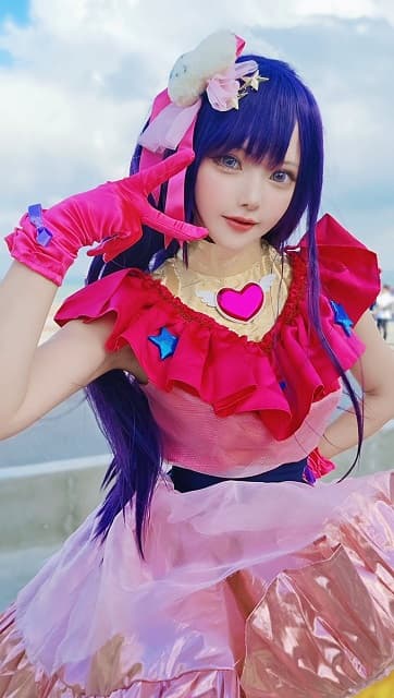 「”いい推しの日”にはやっぱり…」人気レイヤーがあの究極なアイドルキャラのコスプレを披露！