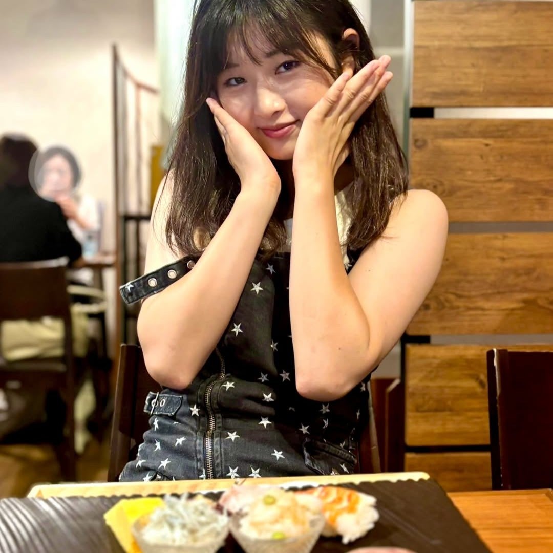 女子キックボクサー・辻井和花、お寿司を堪能しゴキゲン笑顔！「女子力どんどん上がってる！」